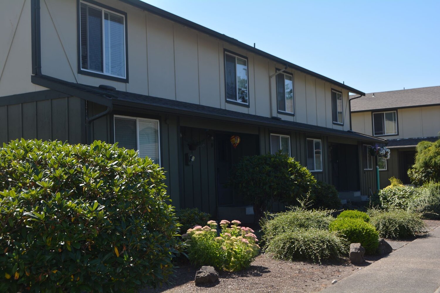 Rainier View apartments in Sumner, WA