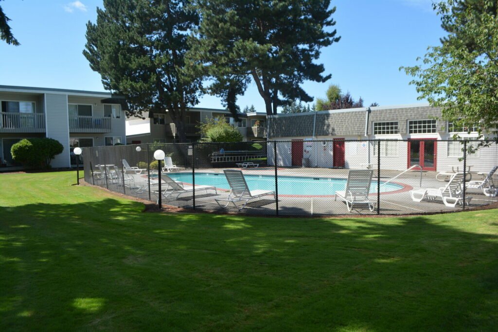 Falls Pointe apartments in Tumwater, WA