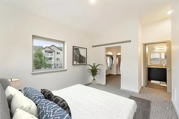 Crescent Point apartments in Olympia, WA