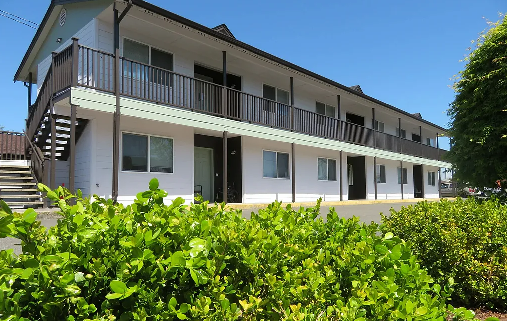 Colonial apartments in Marysville, WA