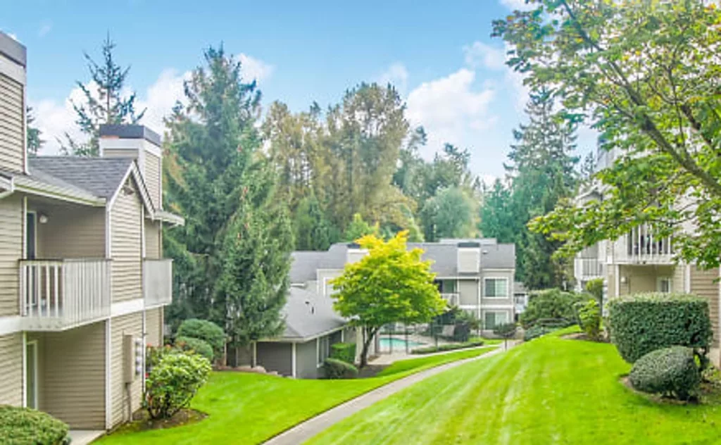 Pacific Heights apartments in Federal Way, WA